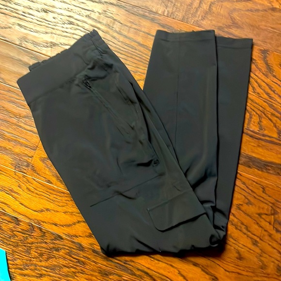 Athleta women’s size 4 black cargo/ joggers in excellent condition no wear - Picture 1 of 5